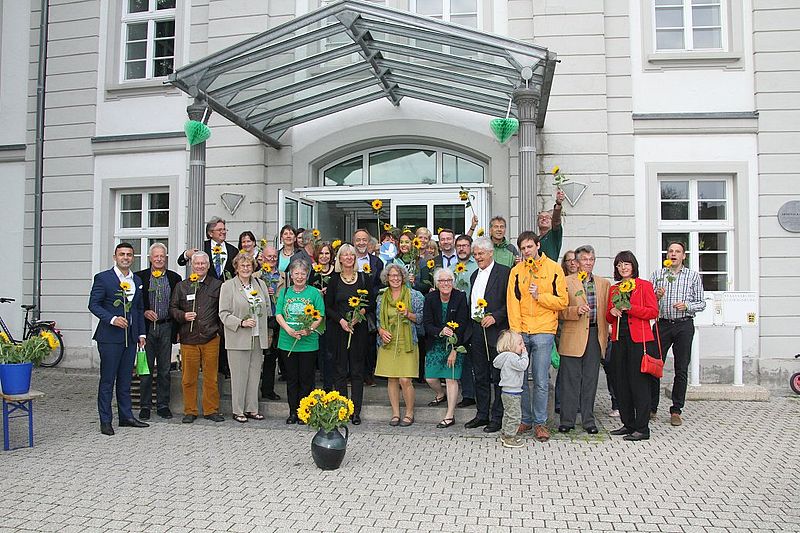 Gruppenbild vor dem Staatsarchiv in Ludwigsburg