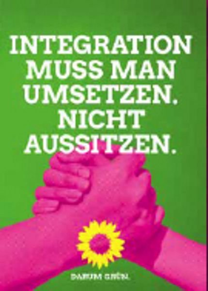 Plakat mit der Aufschrift: Integration muss man umsetzen, nicht aussitzen.