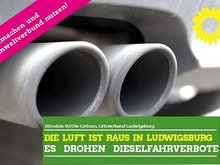 Nahaufnahme von Auspuffrohren am Auto, Text: Die Luft ist raus in Ludwigsburg, es drohen Fahrverbote.