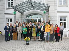 Gruppenbild vor dem Staatsarchiv in Ludwigsburg